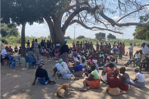 Scene from a workshop in the resettlement area of Guara-guara  (Búzi)